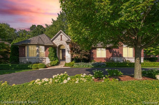 Property Photo: 3608 Walnut Brook Drive MI 48309
