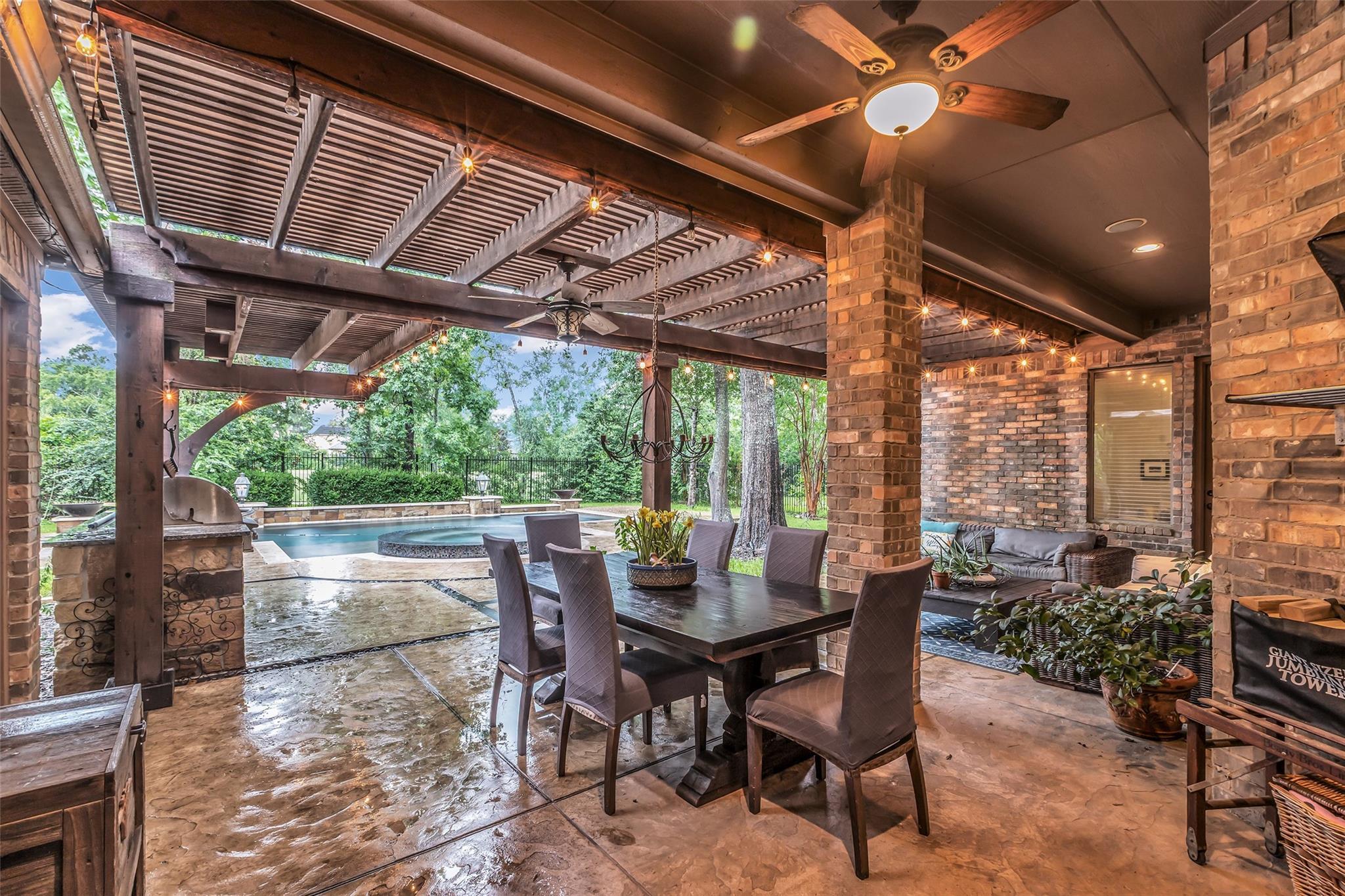 Property Photo:  71 Player Oaks Place  TX 77382 