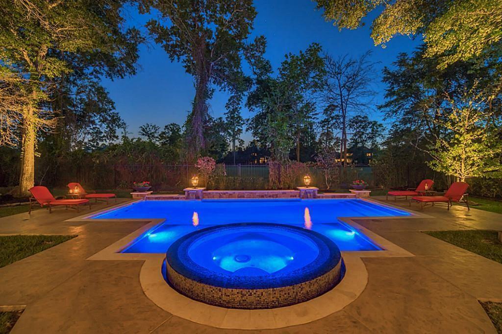 Property Photo: 71 Player Oaks Place TX 77382