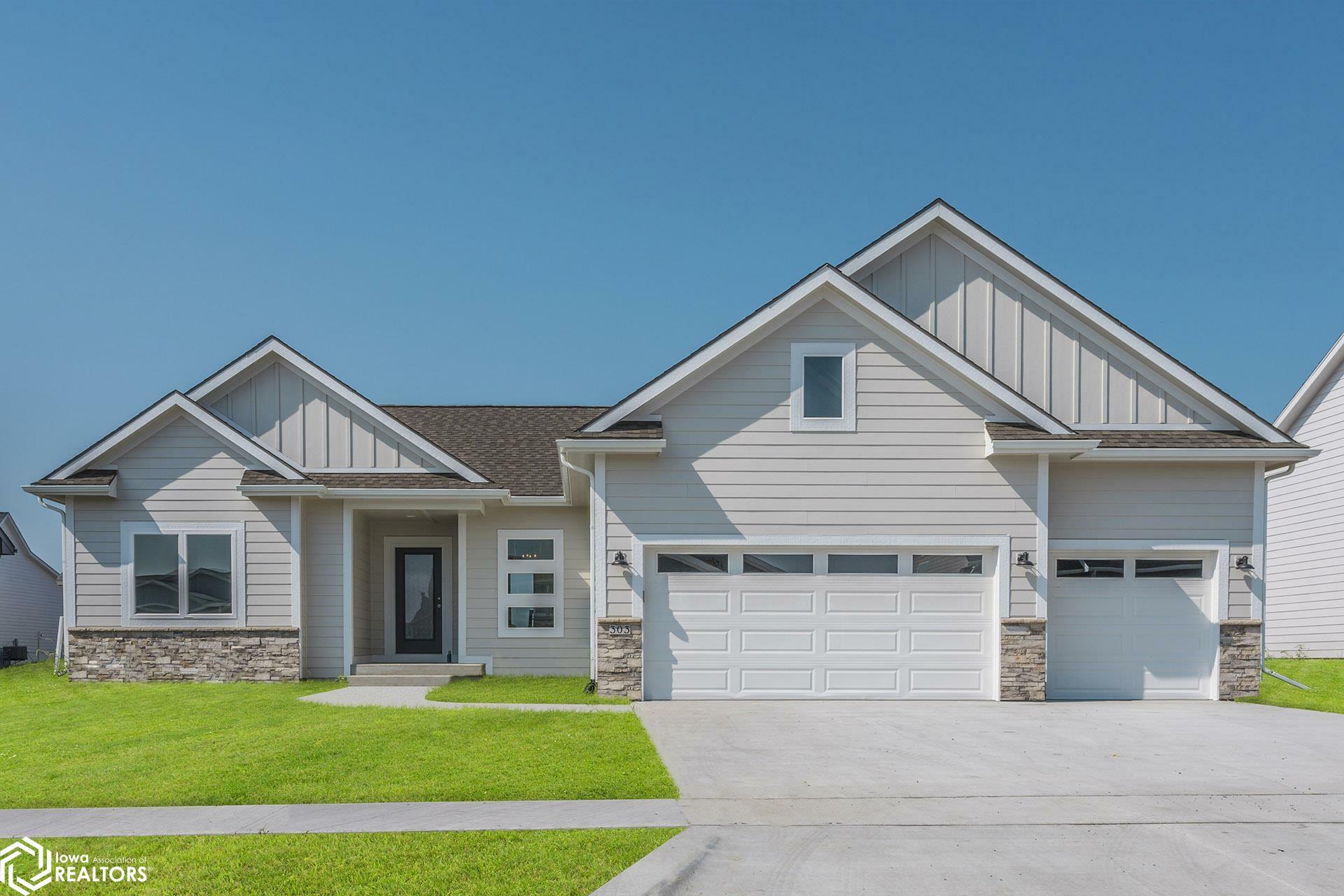 Property Photo:  2520 Knollway Drive  IA 50158 