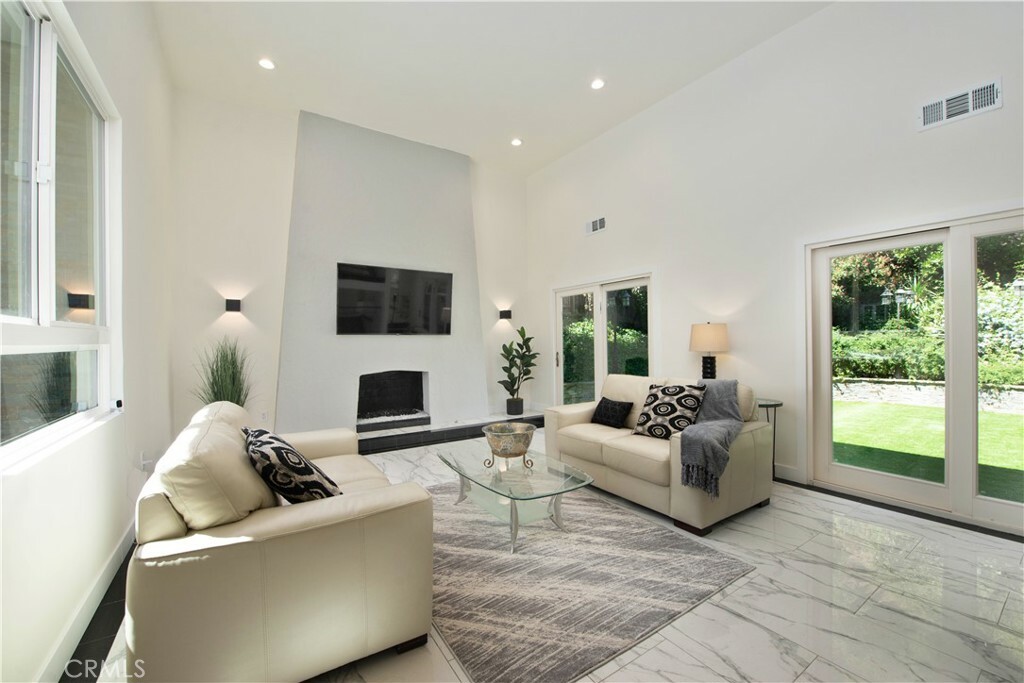 Property Photo: 17053 Escalon Drive CA 91436