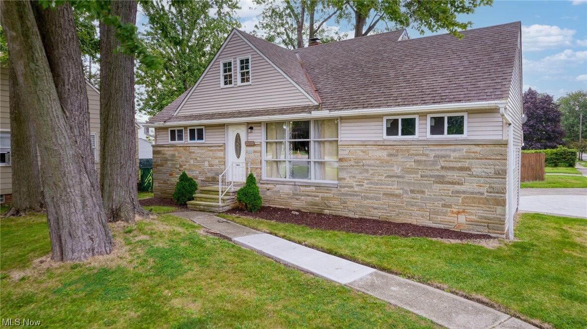 Property Photo:  26310 Lakeshore Boulevard  OH 44132 
