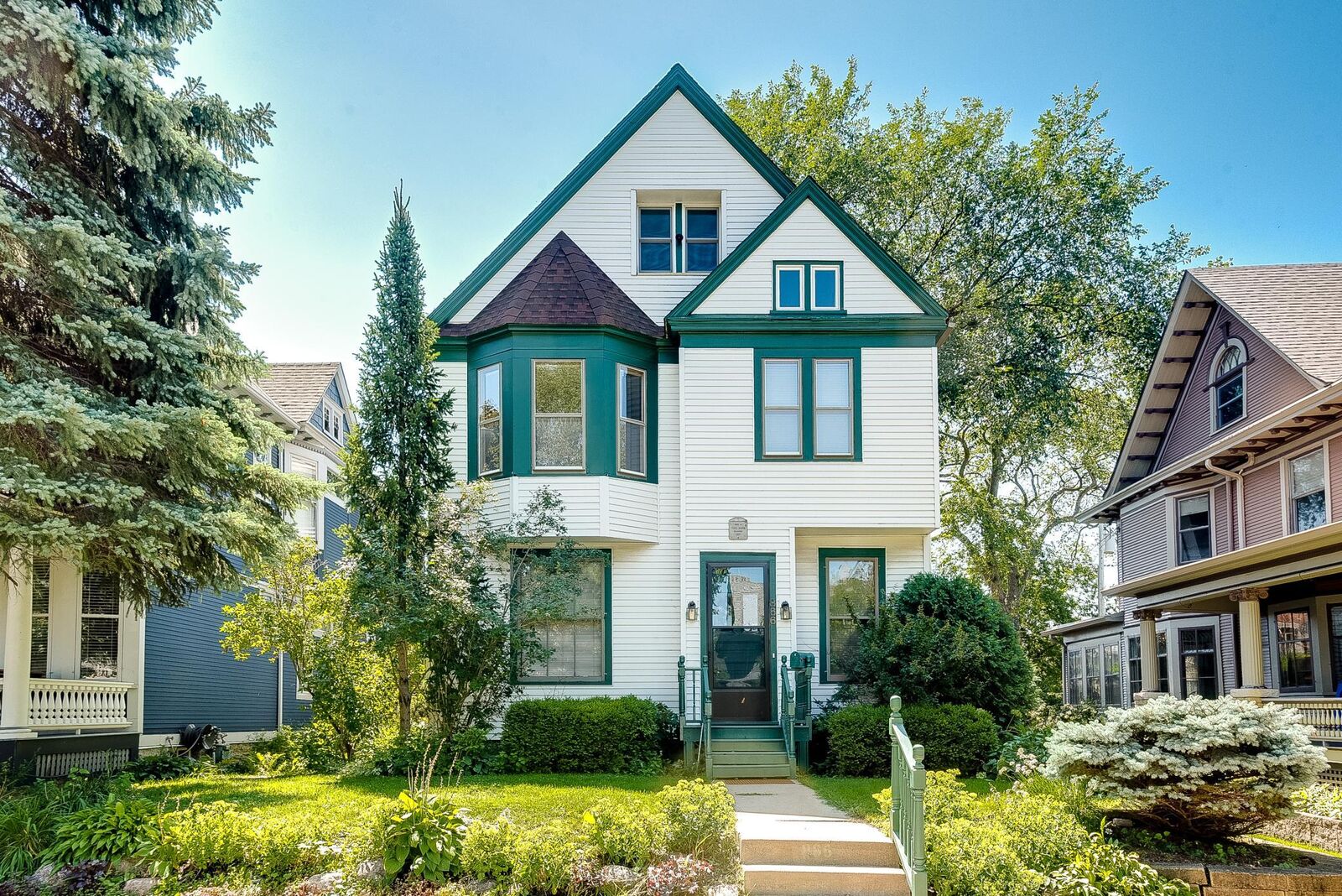 Property Photo:  866 Osceola Avenue  MN 55105 