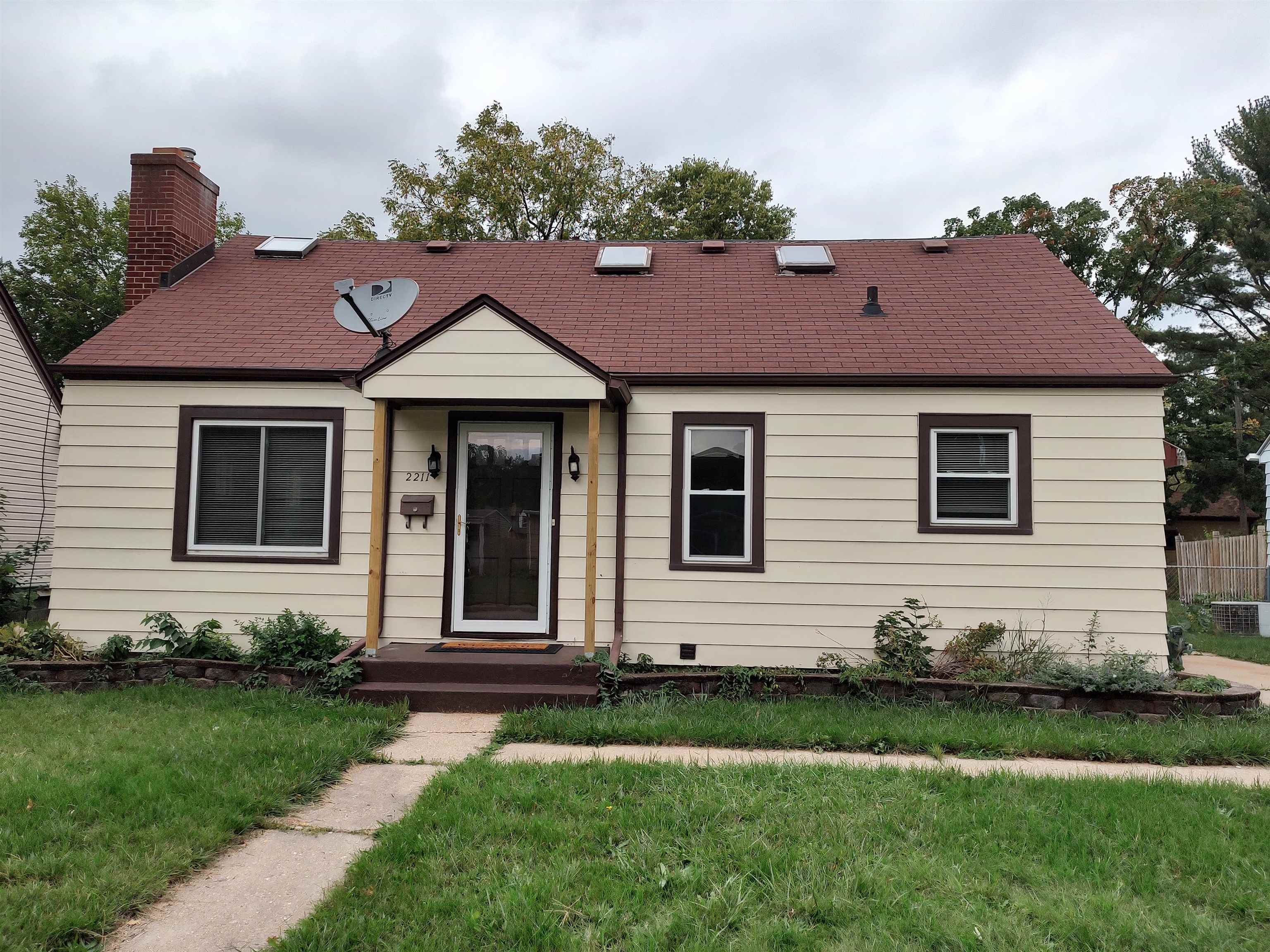 Property Photo:  2211 Lawndale Avenue  IL 61103 