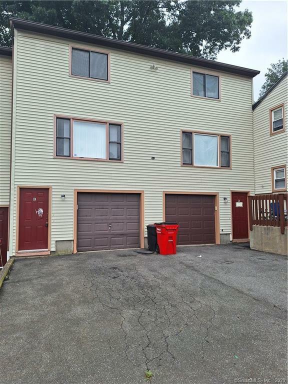 Property Photo: 5 Allen Court 5 CT 06451