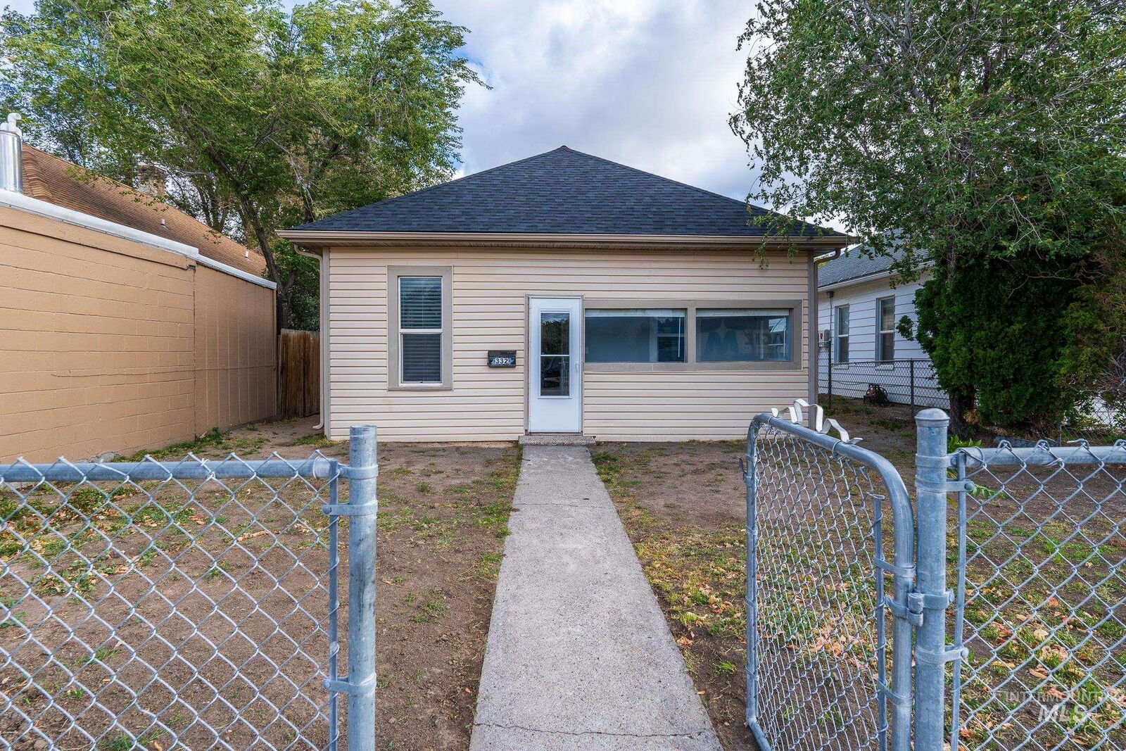 Property Photo:  332 4th Ave W  ID 83301 