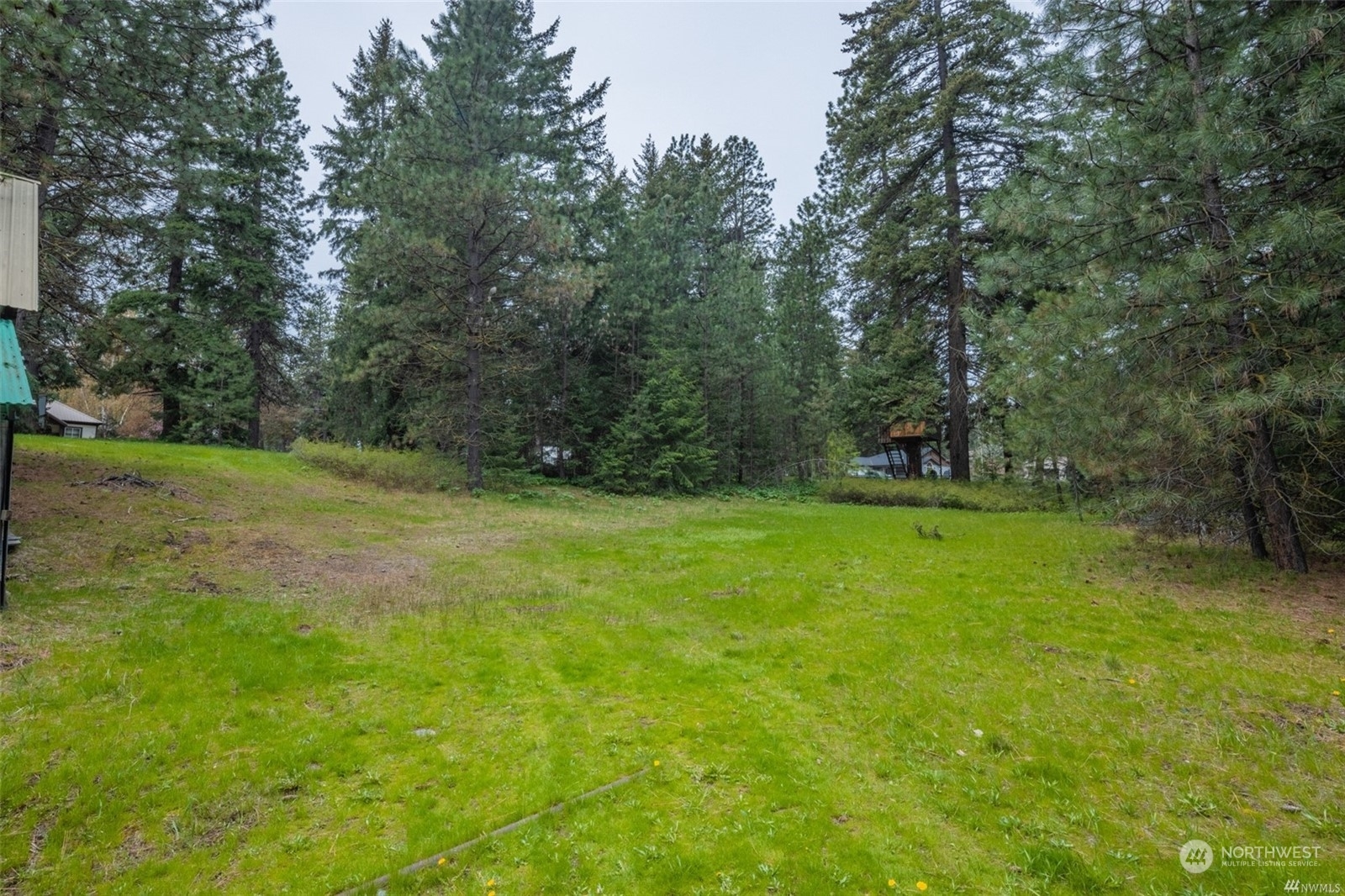 Property Photo: 714 Roslyn Place WA 98922