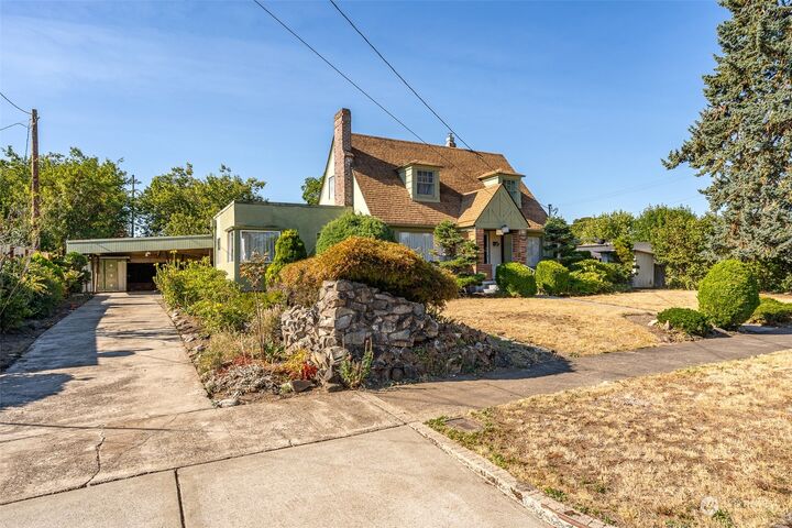 Property Photo: 914 W 2nd Street WA 98531