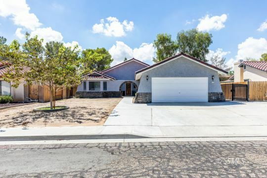 Property Photo:  1113 Las Cruces Ct  CA 93555 