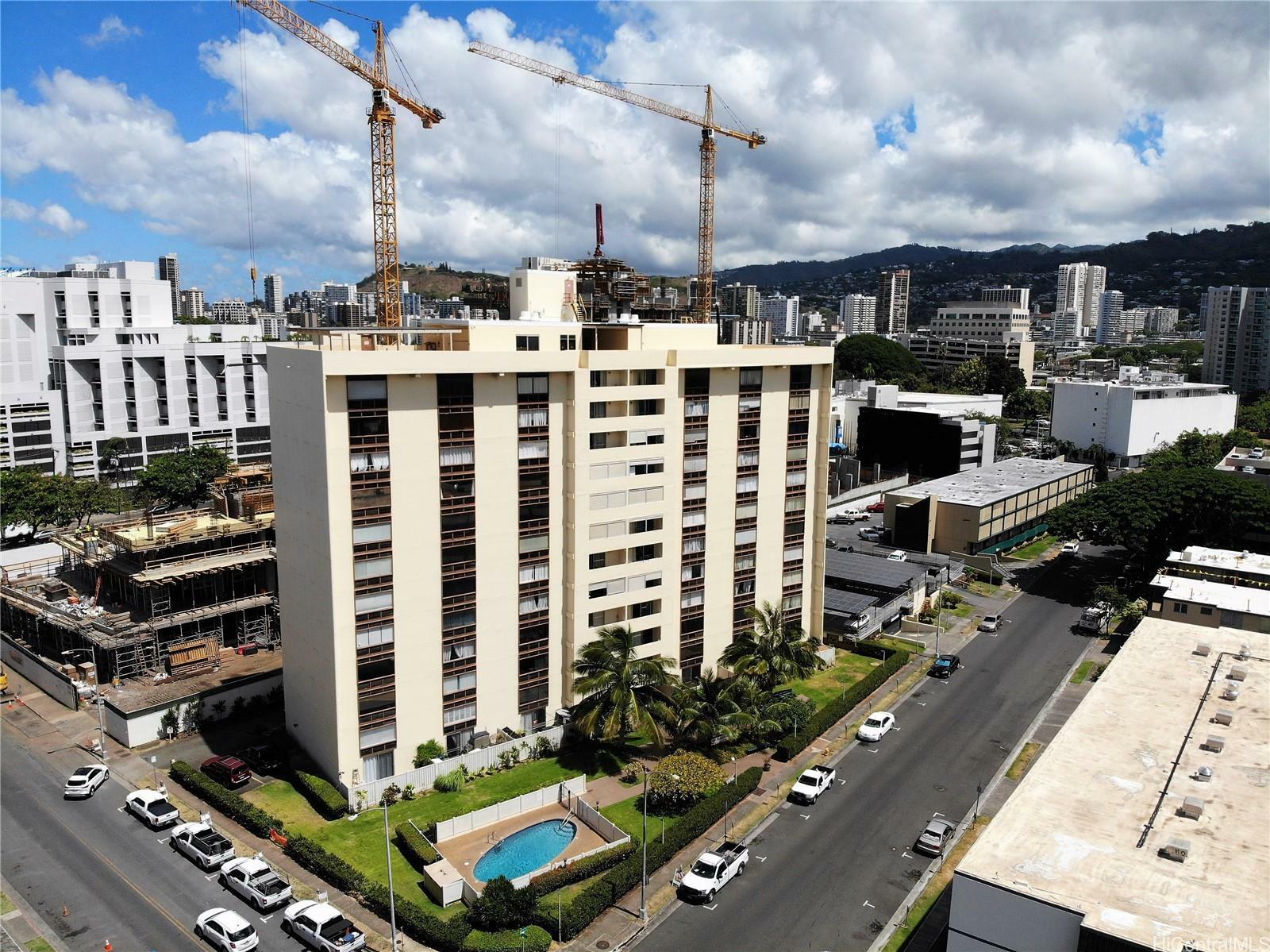 910 Ahana Street 708  Honolulu HI 96814 photo