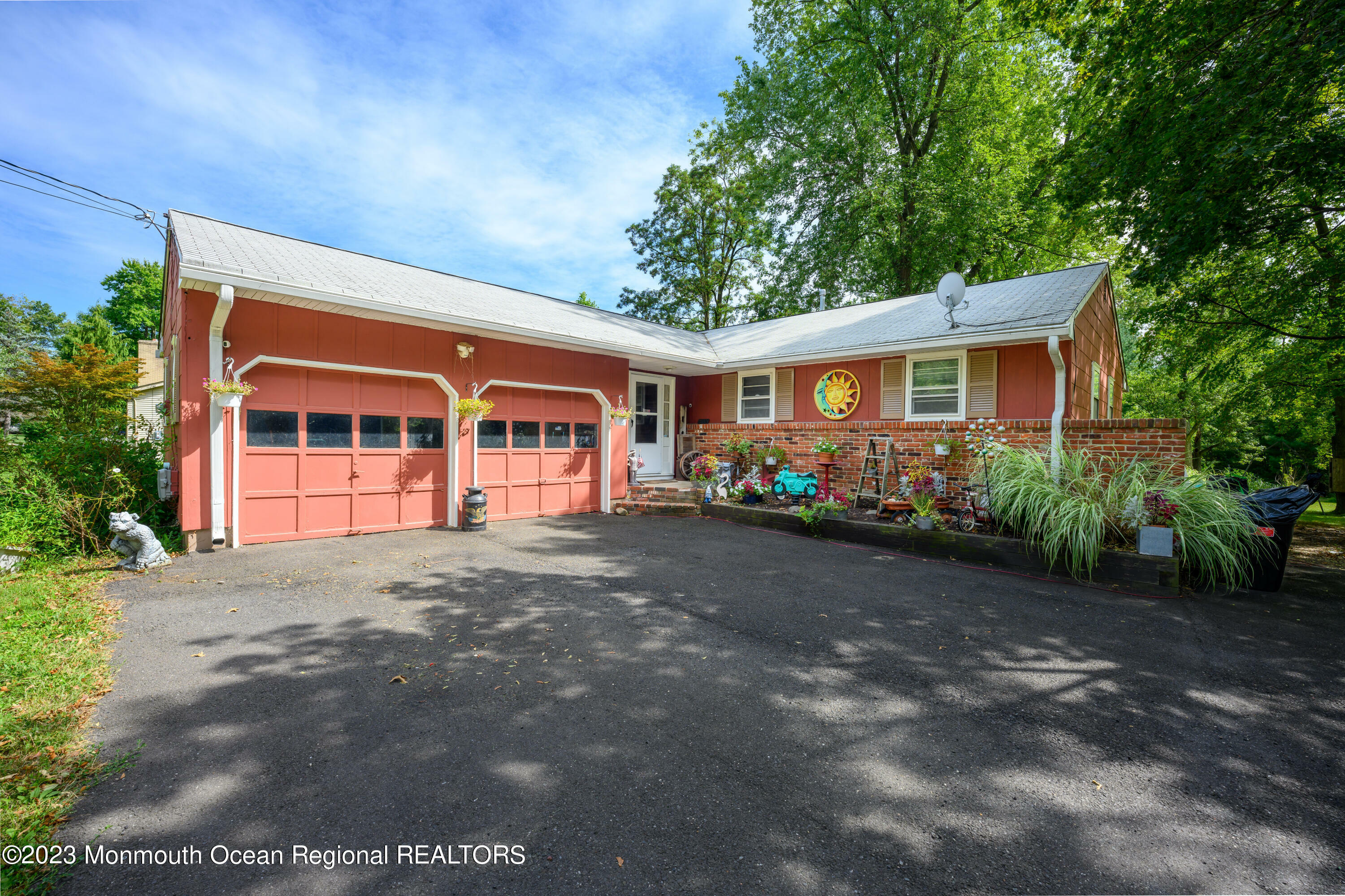 Property Photo:  34 Brooktree Road  NJ 08520 