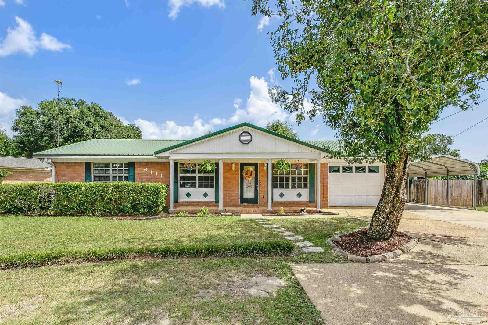 Property Photo:  6111 Hamilton Bridge Rd  FL 32570 