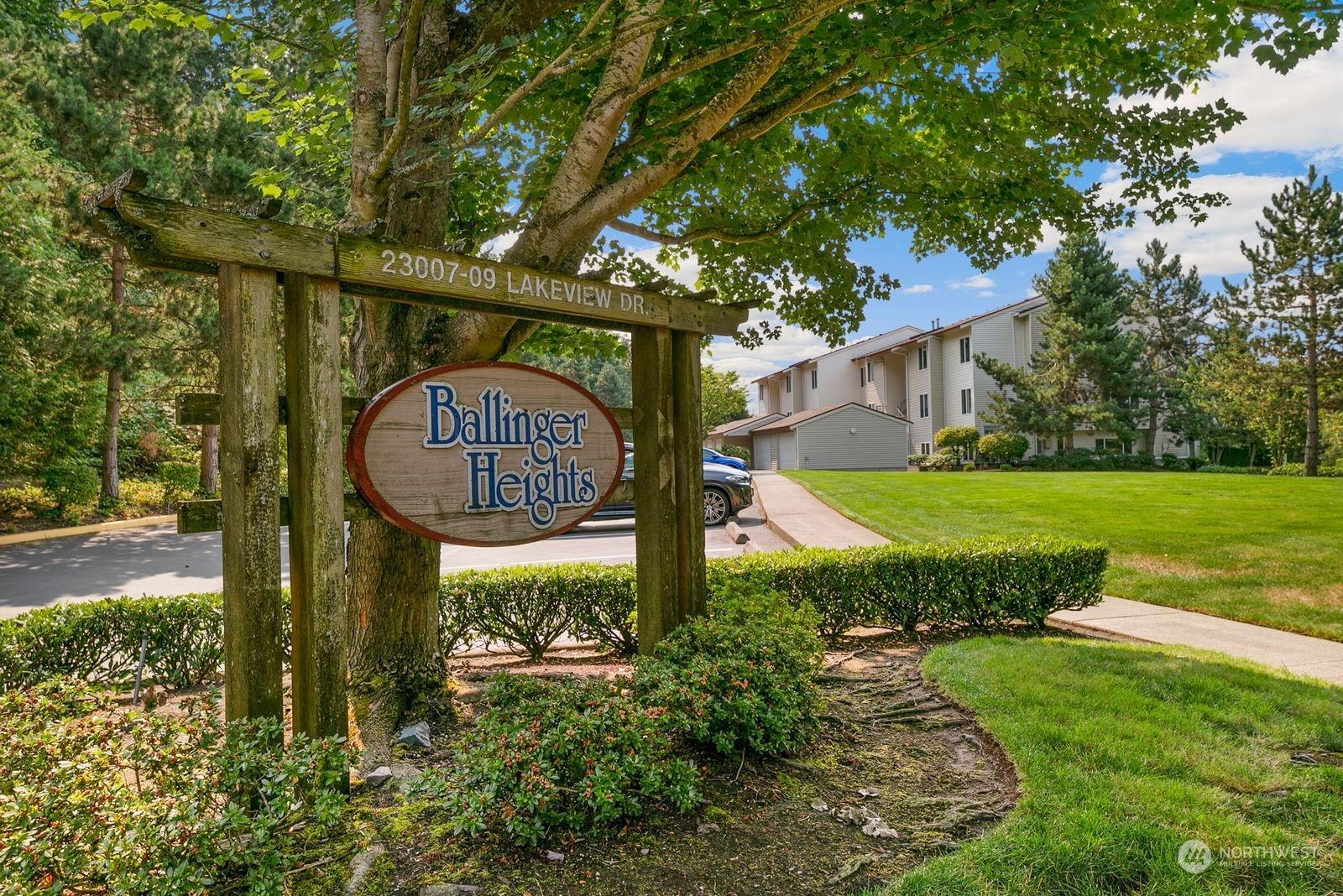 Property Photo: 23007 Lakeview Drive A-102 WA 98043