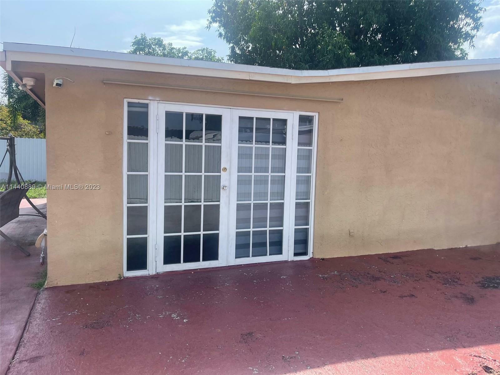 Property Photo: 7071 Park St B FL 33024