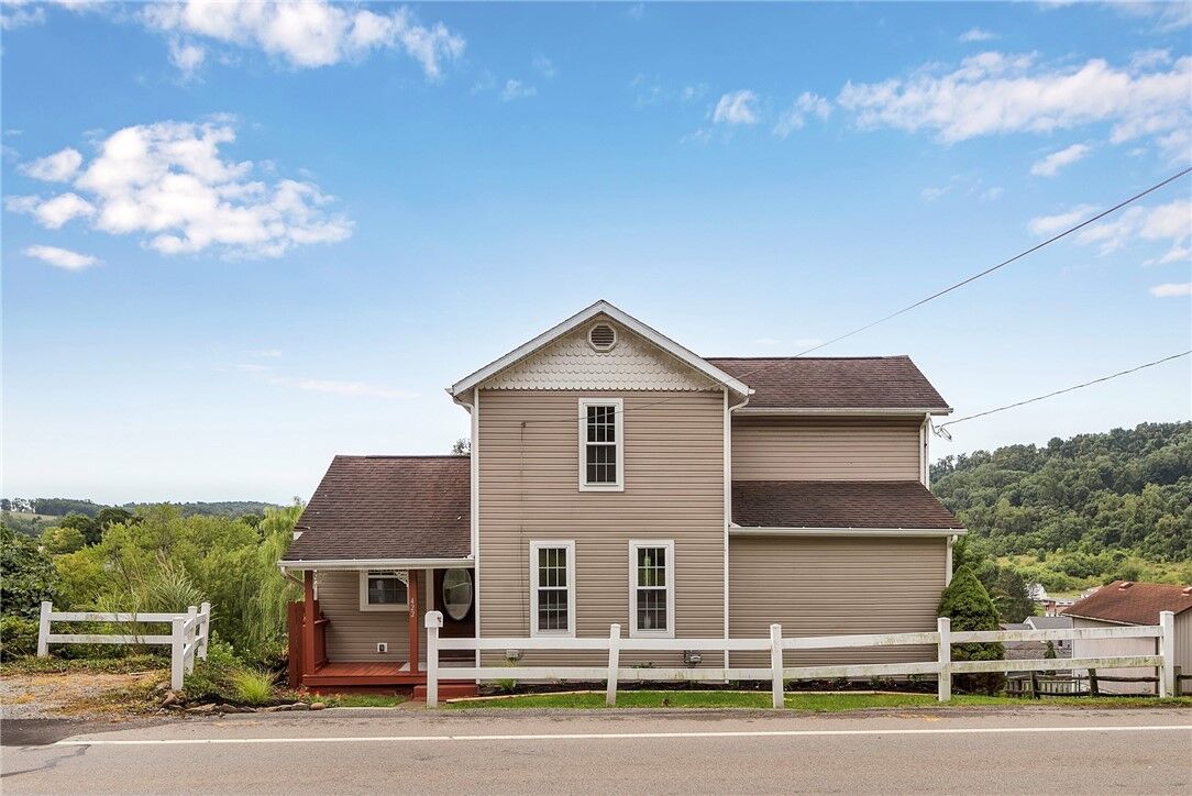 Property Photo:  422 W Main St  PA 15089