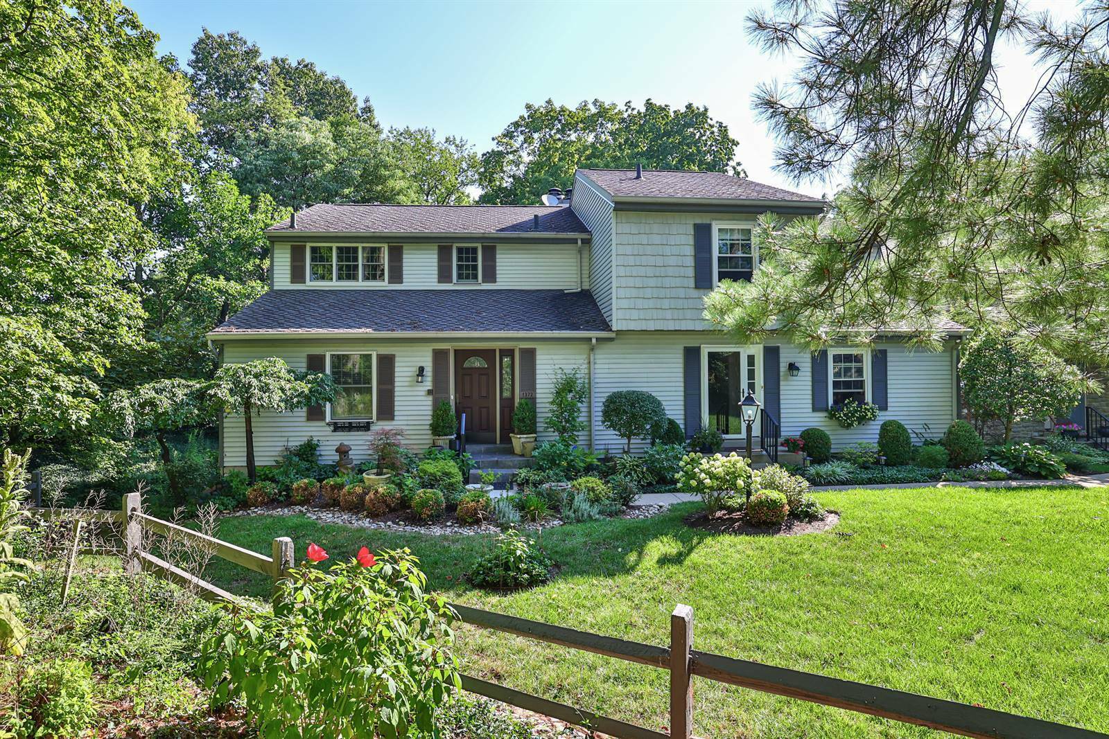 Property Photo: 1372 Pennsbury Drive OH 45238