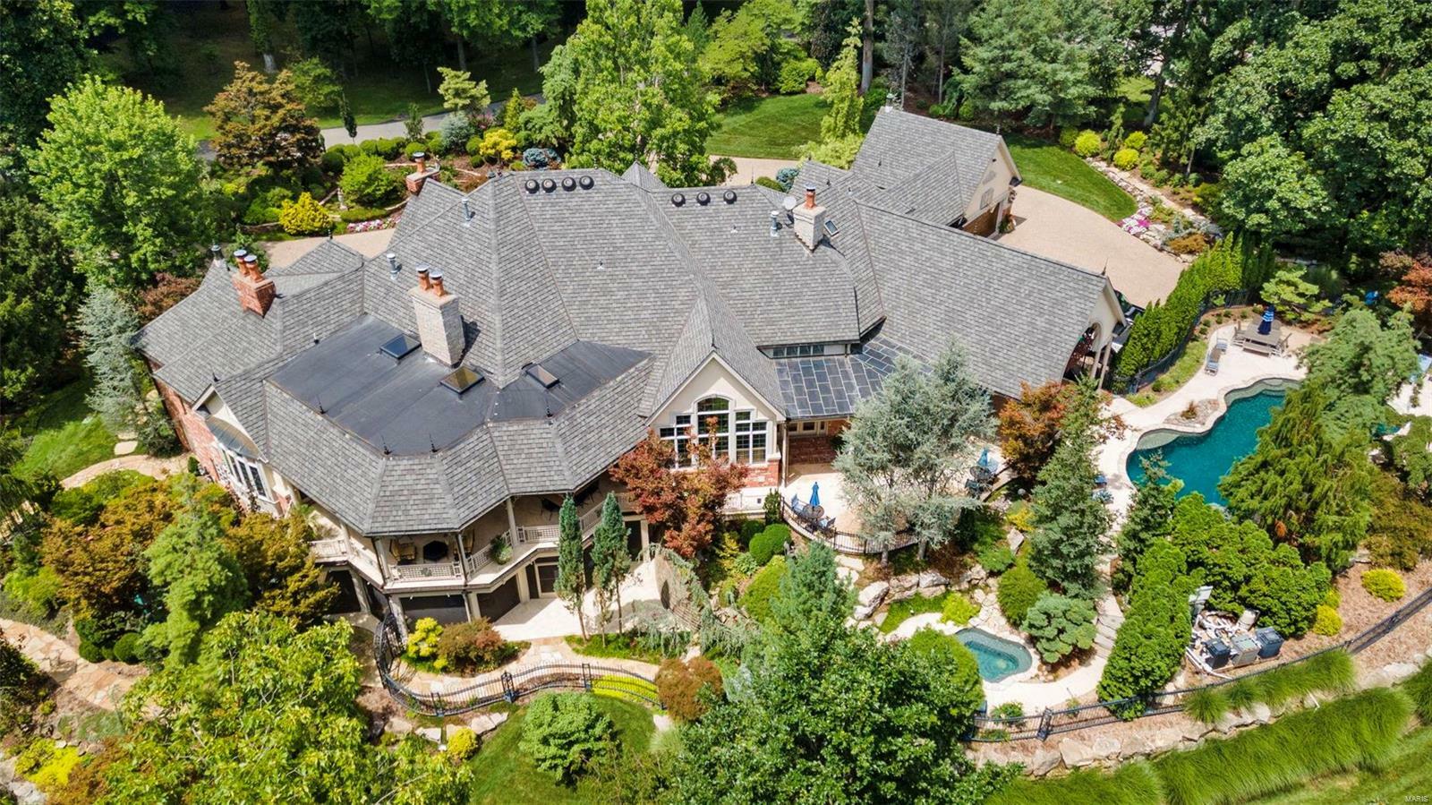 Property Photo: 7 Twin Springs Lane MO 63124