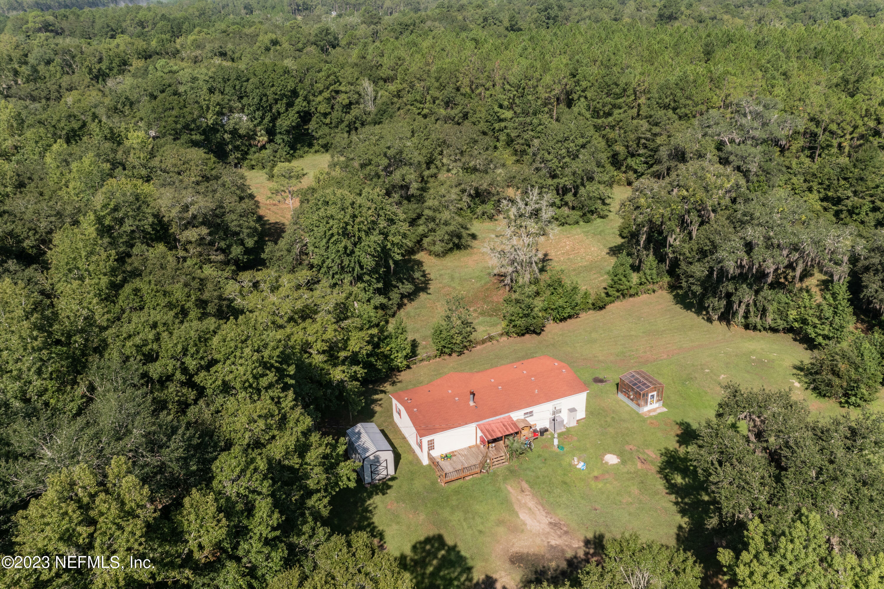 Property Photo: 43027 Ratliff Road FL 32011