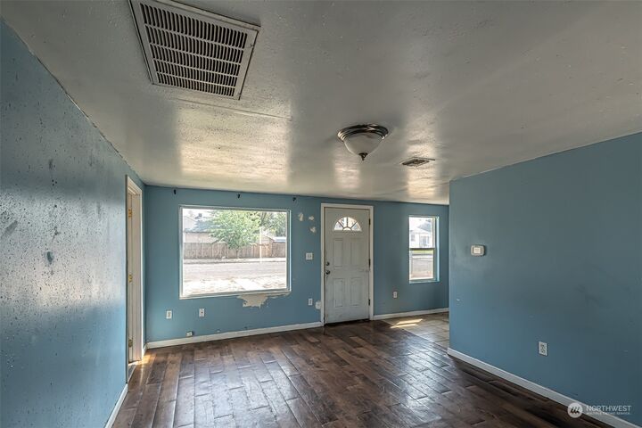 Property Photo: 741 N 9th Avenue WA 99362