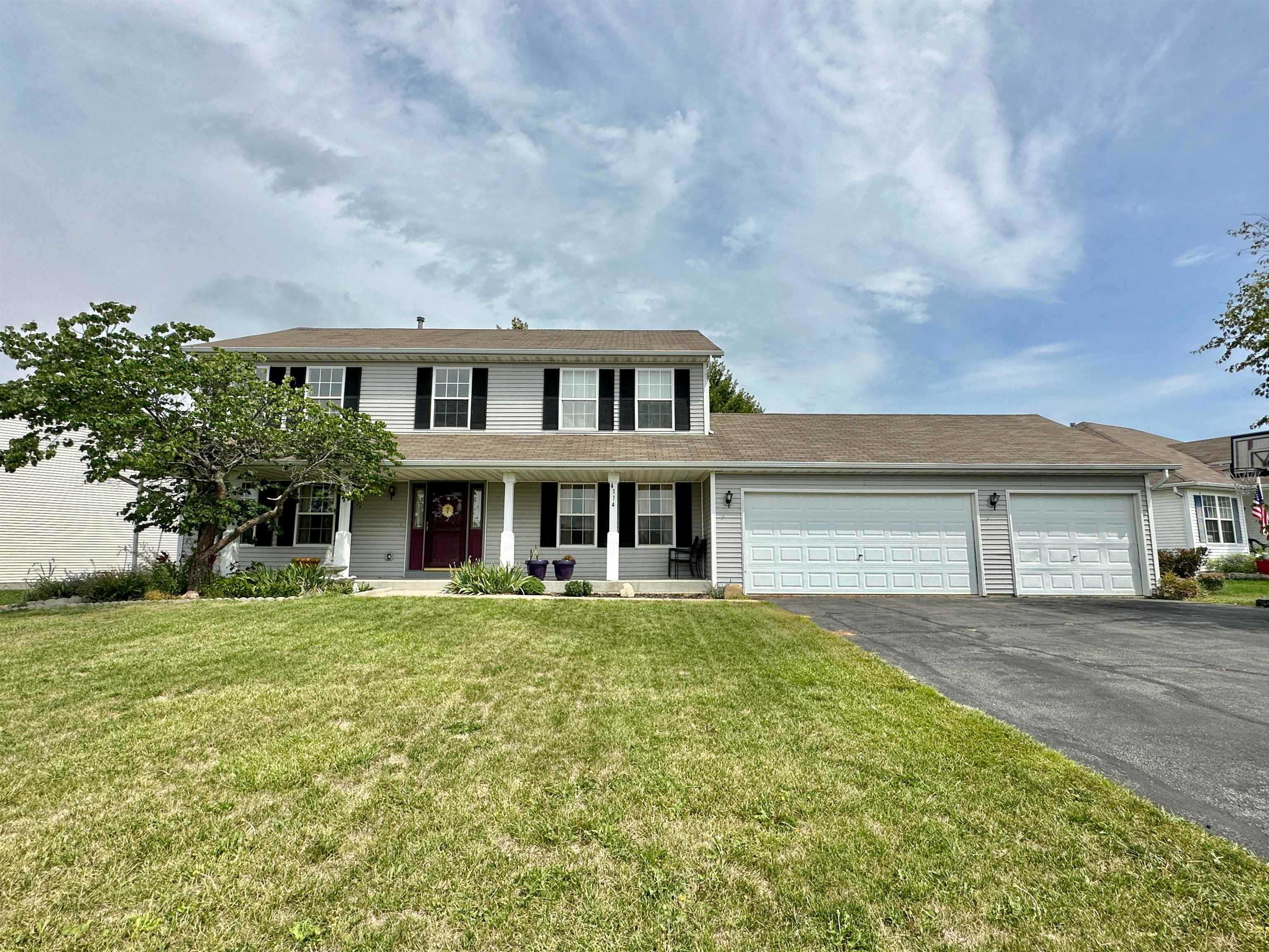 Property Photo:  4114 Queenann'S Way  IL 61065 