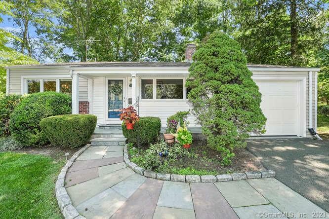 Property Photo:  130 Wood Ridge Drive  CT 06905 