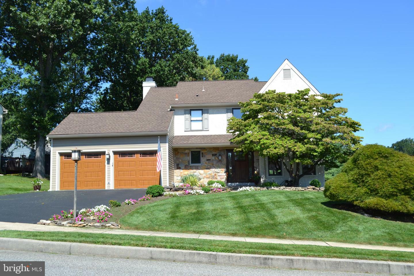 Property Photo: 10 Dublin Way PA 19014