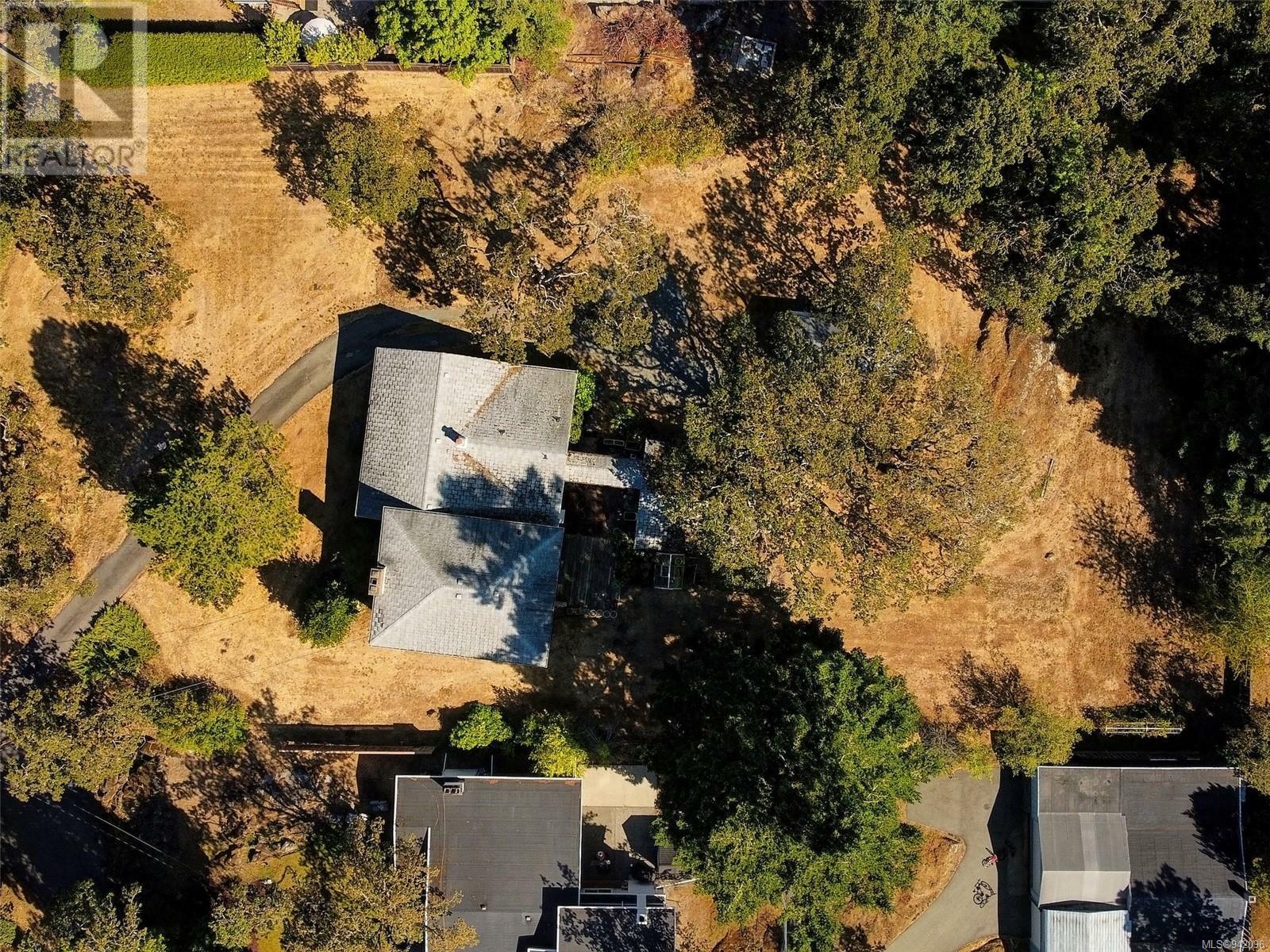Property Photo:  3959 Cumberland Road  BC V8P3J7 
