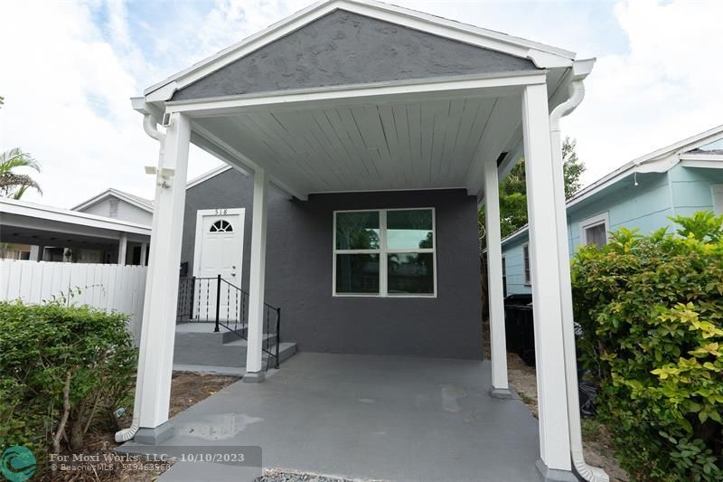 Property Photo: 518 N C St FL 33460