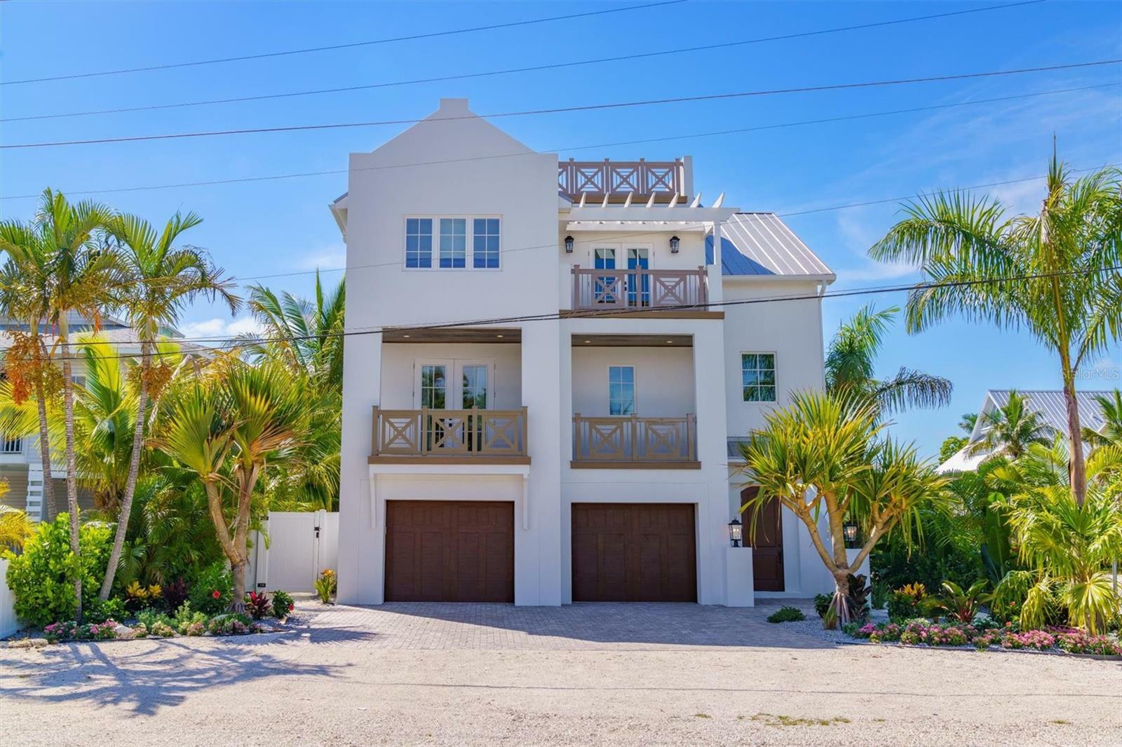 Property Photo: 416 Alamanda Road FL 34216
