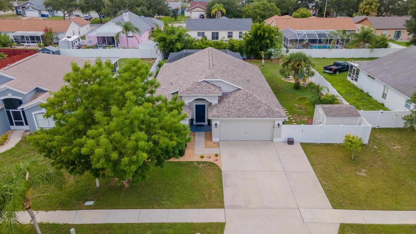 Property Photo:  10716 Deepbrook Drive  FL 33569 