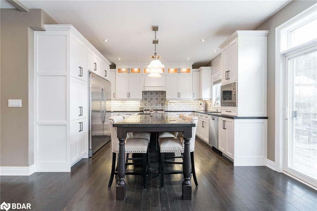 Property Photo: 41 Heatherwood Drive ON L9X0N4