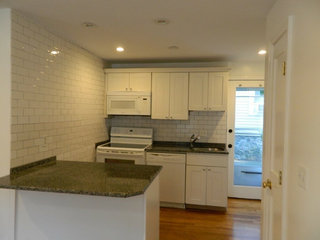 Property Photo:  284 Washington St 1  MA 01945 