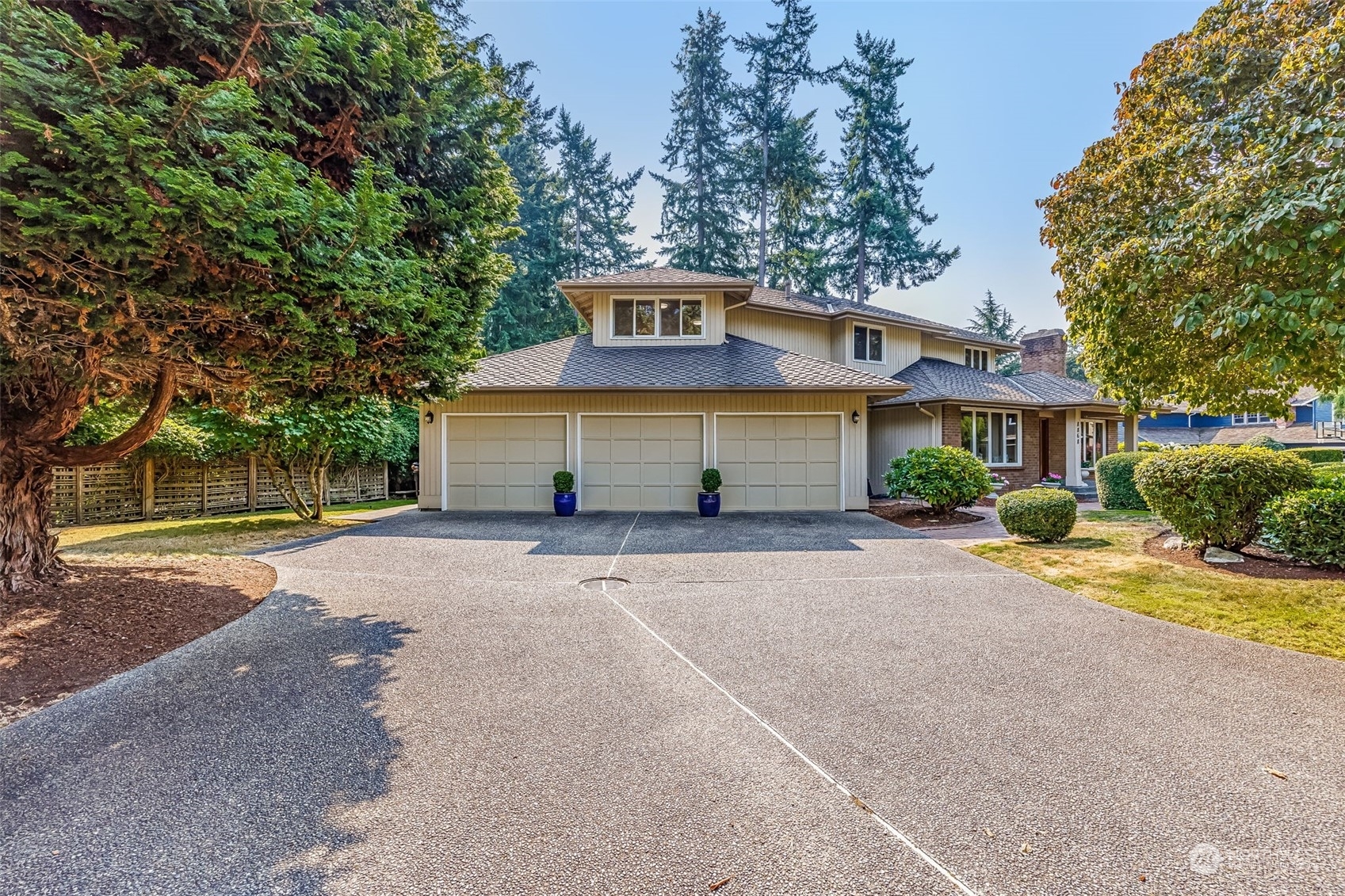 Property Photo: 8868 SE 74th Place WA 98040