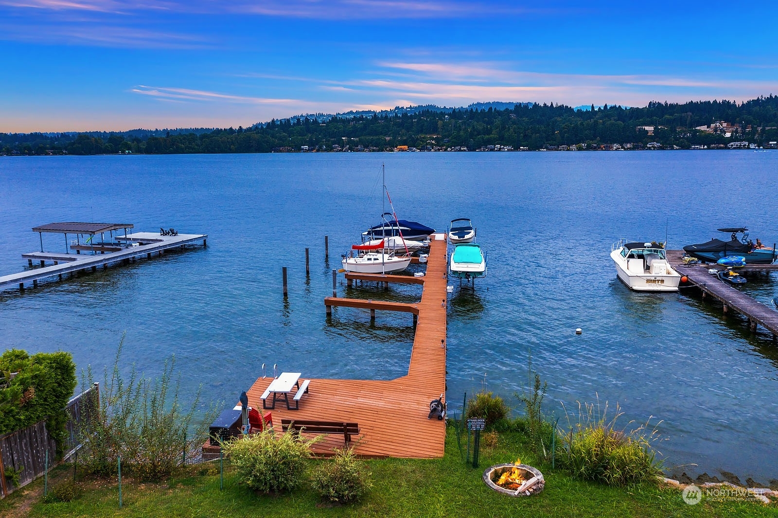 Property Photo: 4846 E Mercer Way WA 98040