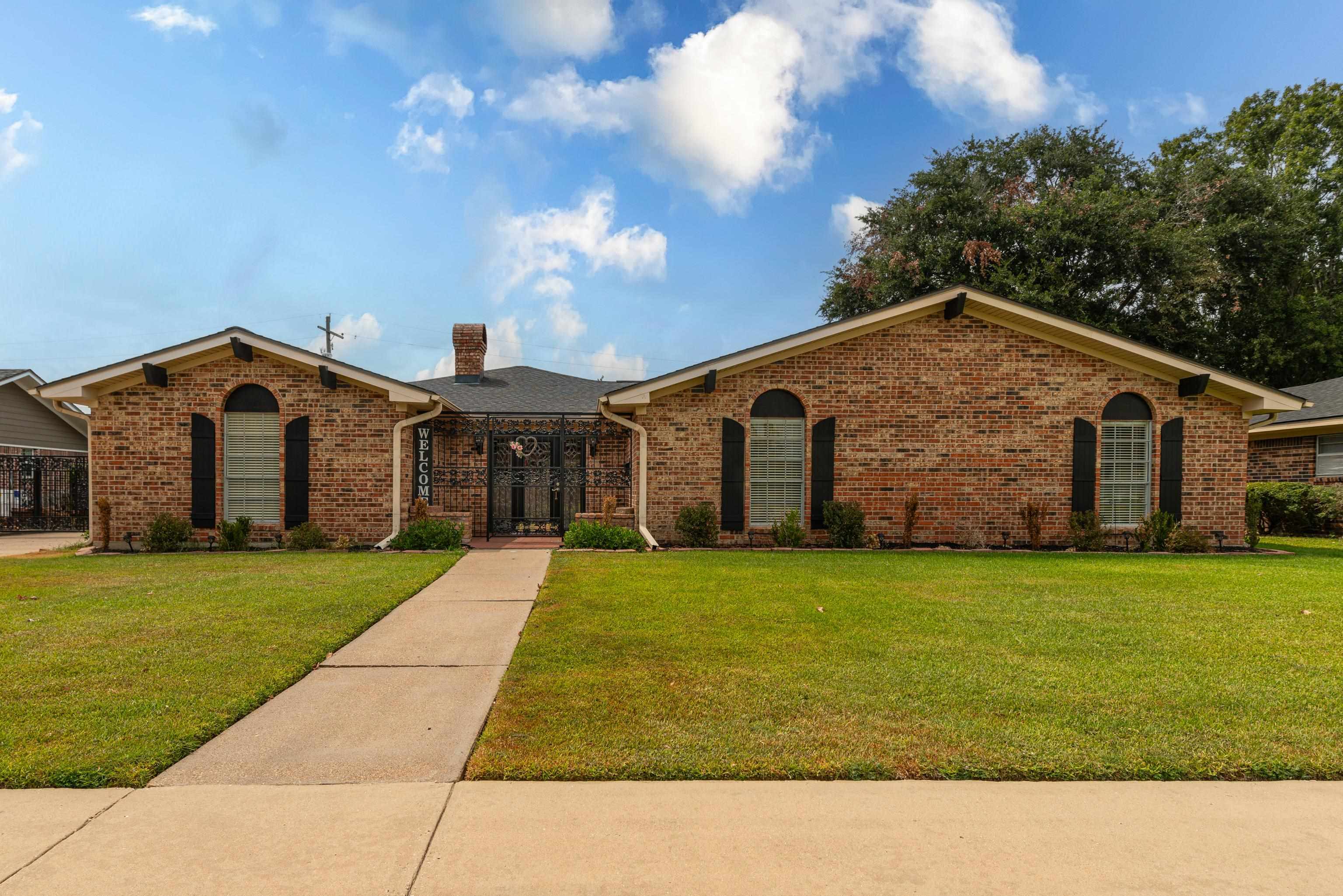 Property Photo:  2706 Marilyn  TX 77651 