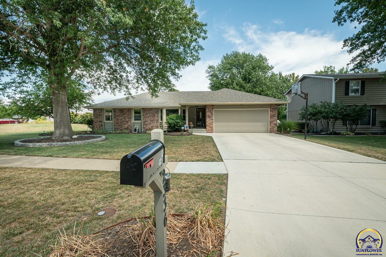 2336 SW Ashworth Pl  Topeka KS 66614 photo