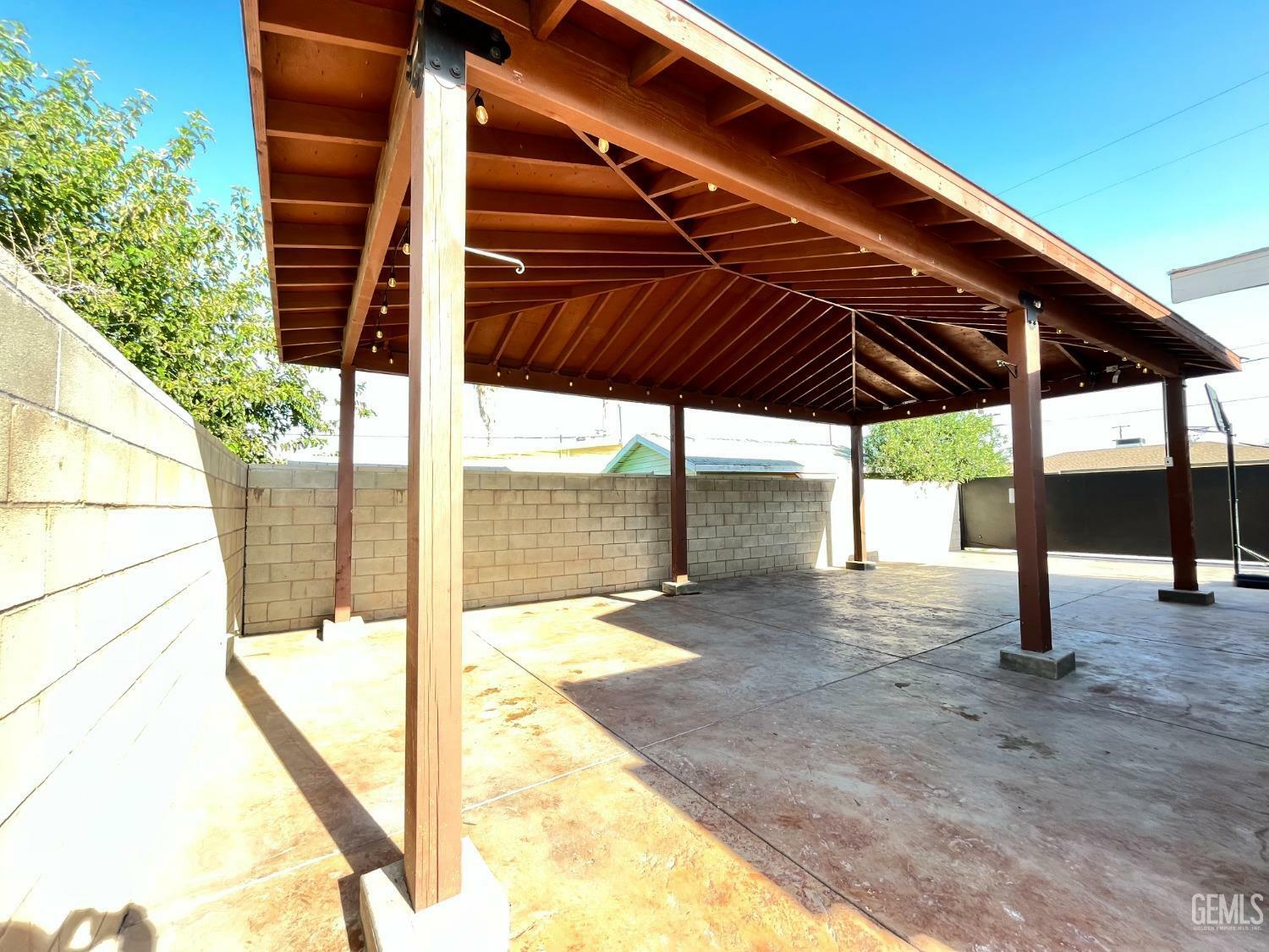 Property Photo: 600 Buchanan Street CA 93268
