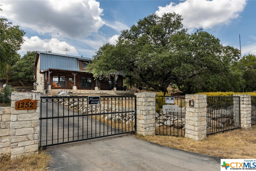 Property Photo: 1252 Lavaca TX 78133