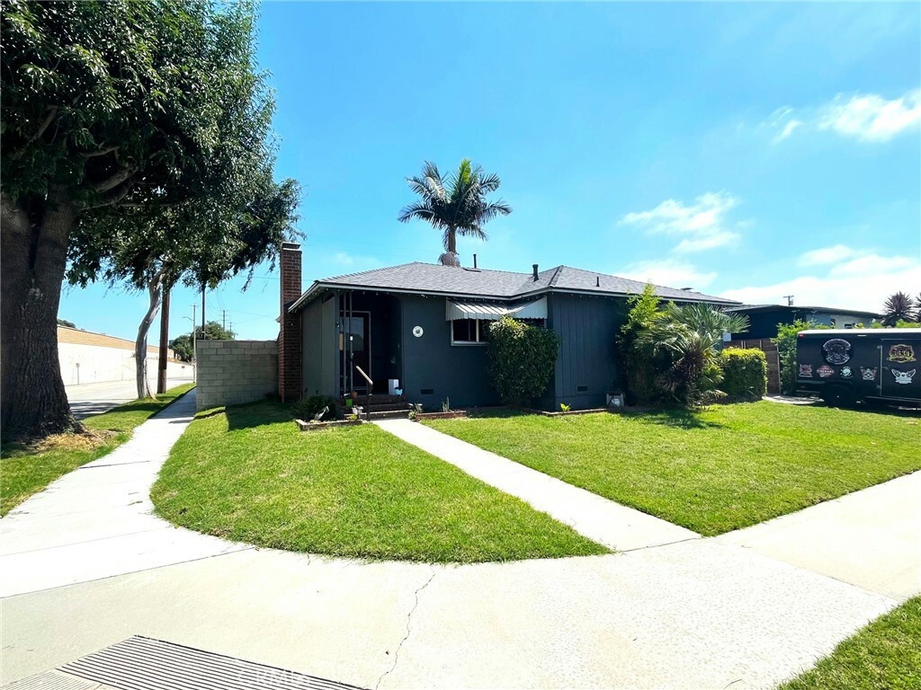 Property Photo:  2264 Carfax Avenue  CA 90815 