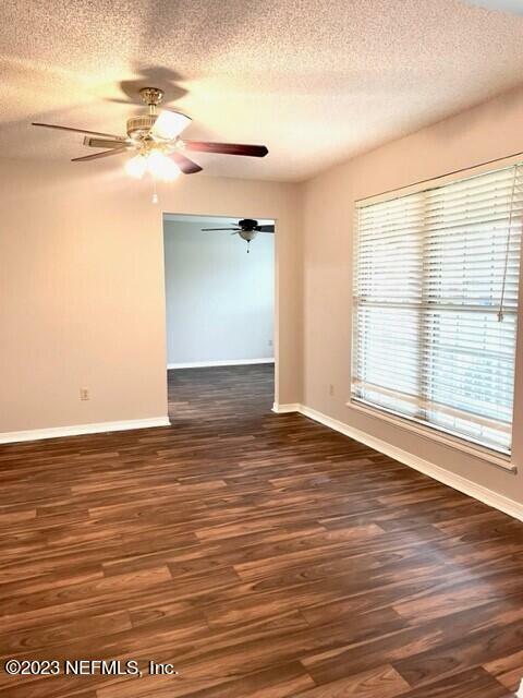 Property Photo: 2600 Sandlewood Ct FL 32065