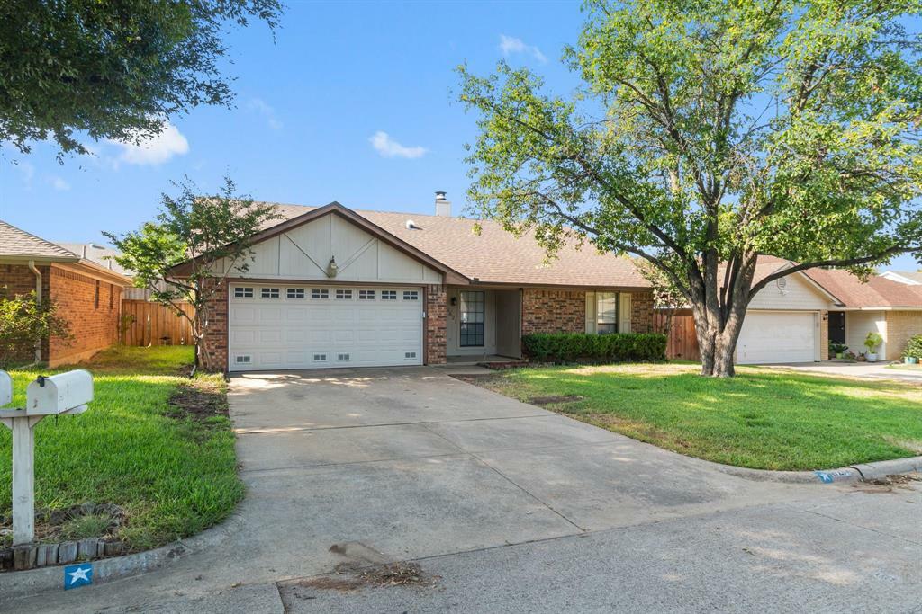 Property Photo:  1621 N Bent Tree Trail  TX 75052 