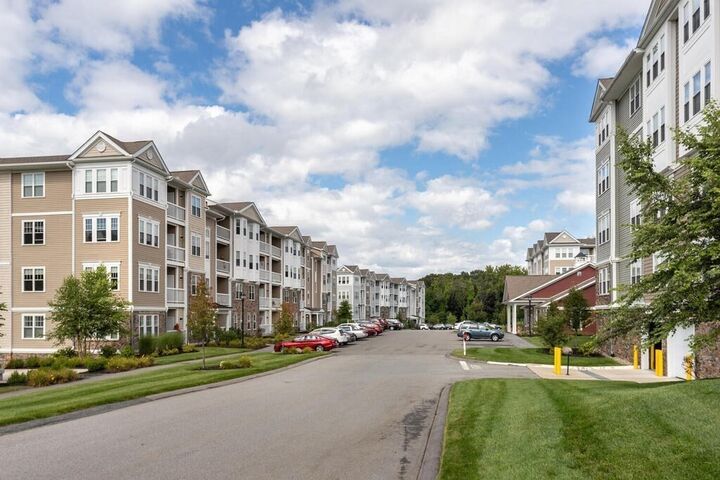 Property Photo:  4 Francis Drive 204  MA 01810 