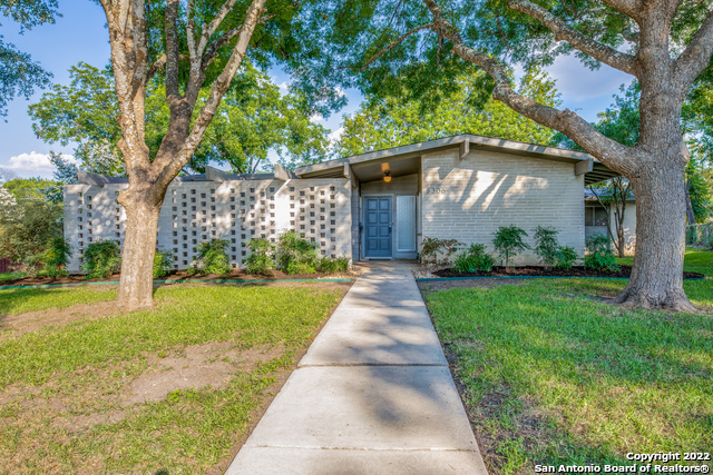 Property Photo:  8306 Laurelhurst Dr  TX 78209 