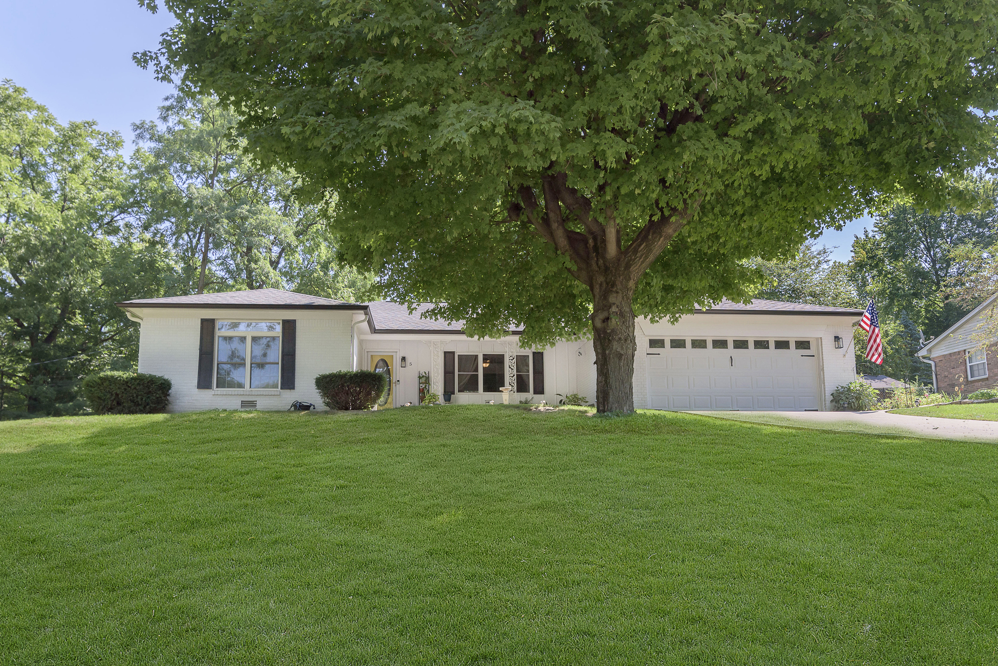 Property Photo: 5 Northview Drive IN 46122