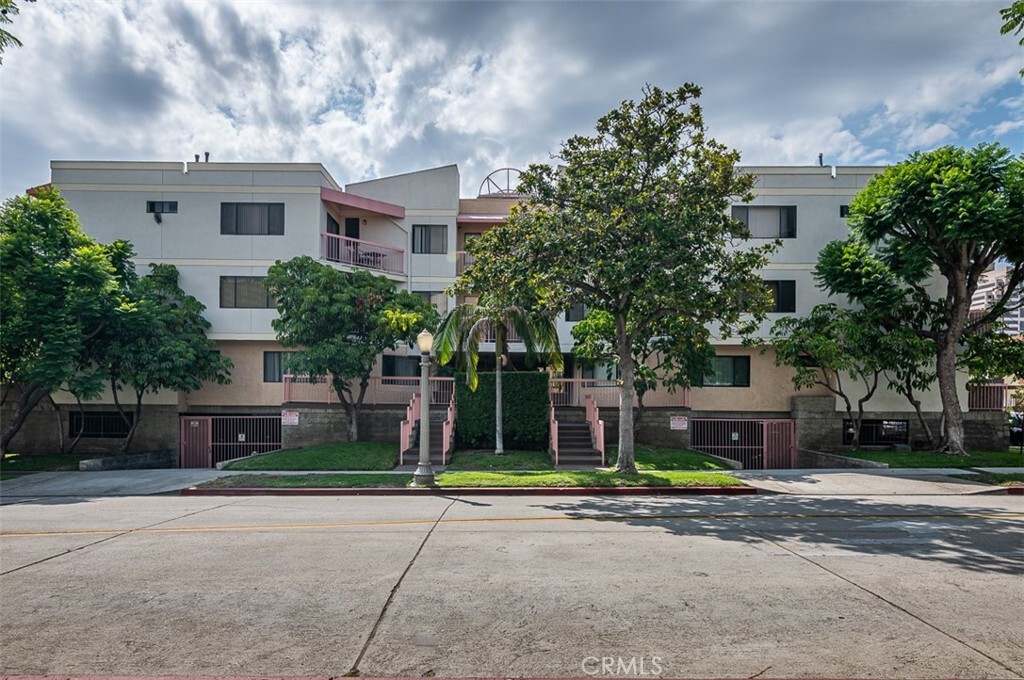 Property Photo: 345 N Jackson Street 103 CA 91206