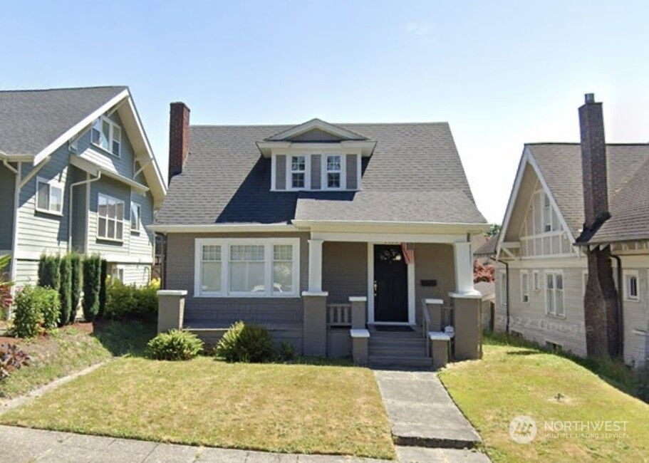 Property Photo:  2020 33rd Avenue S  WA 98144 