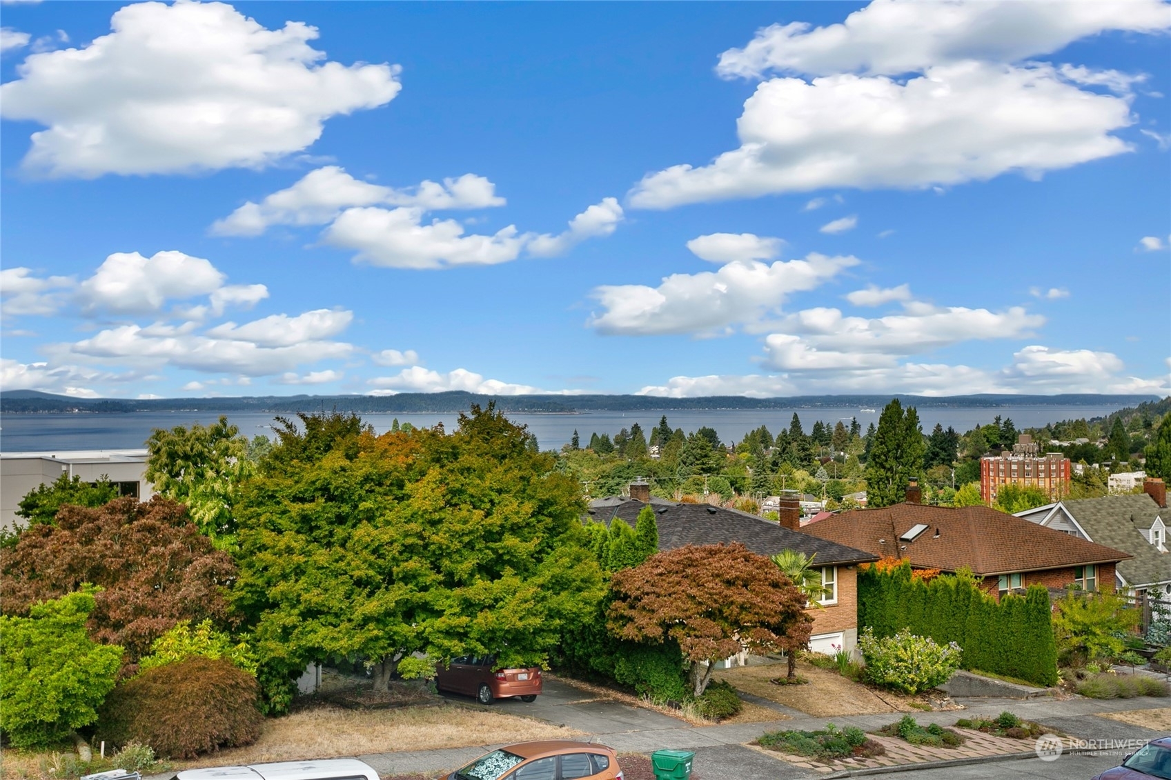 Property Photo: 6728 40th Avenue SW WA 98136