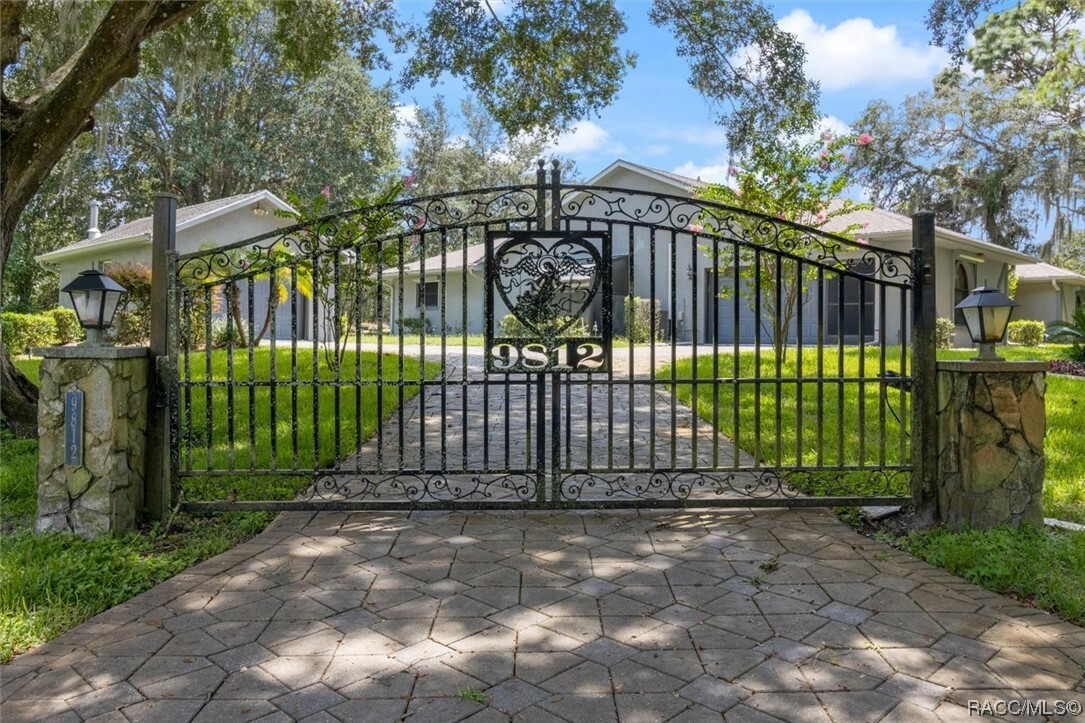 Property Photo: 9812 E Lenox Court FL 34450