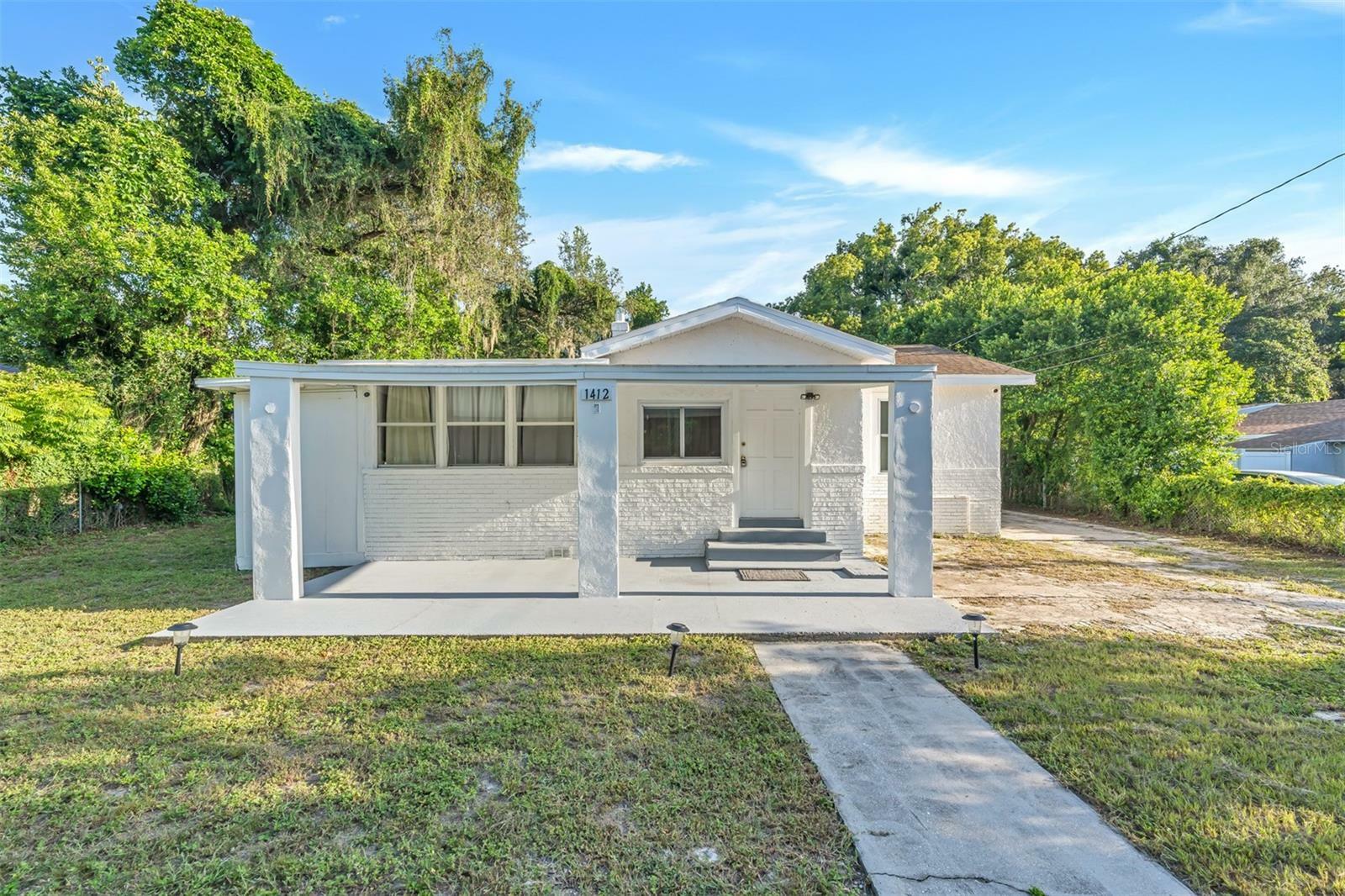 Property Photo:  1412 E 97th Avenue  FL 33612 