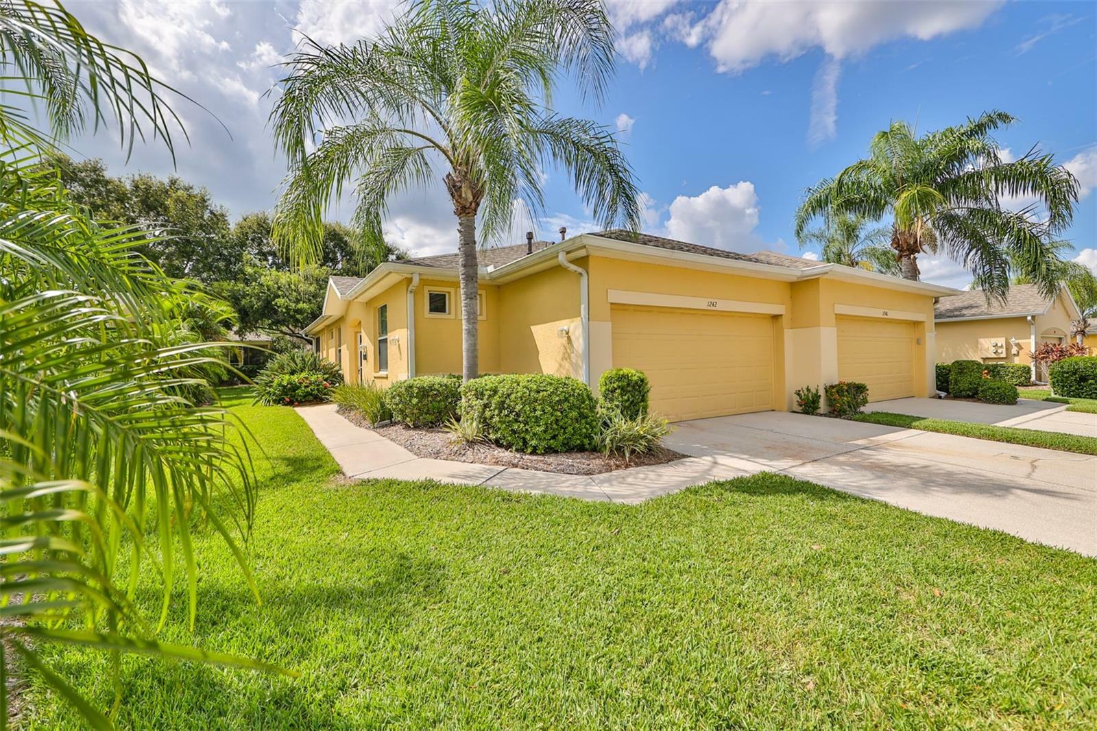 Property Photo:  1242 Fairway Greens Drive  FL 33573 